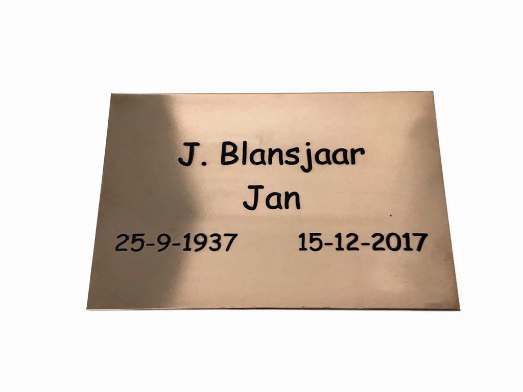 Koperen bord met tekst