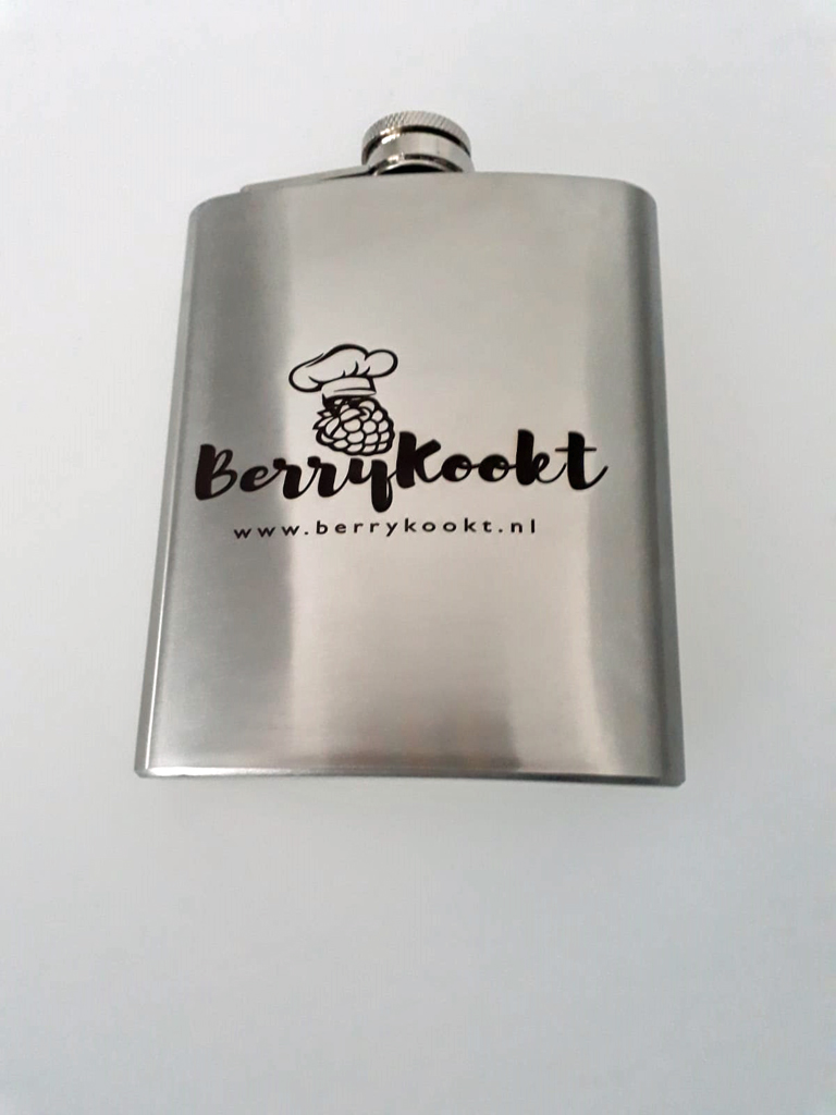 Metalen flesje met gegraveerd logo