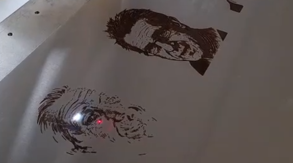 fotos-lasergraveren-op-RVS-plaat.png